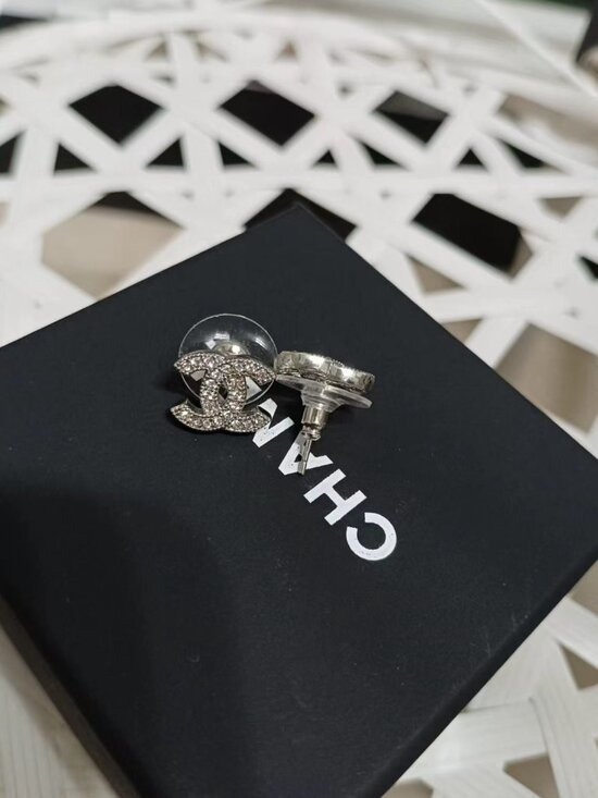 Authentic Chanel earrings - Picture 4 of 4